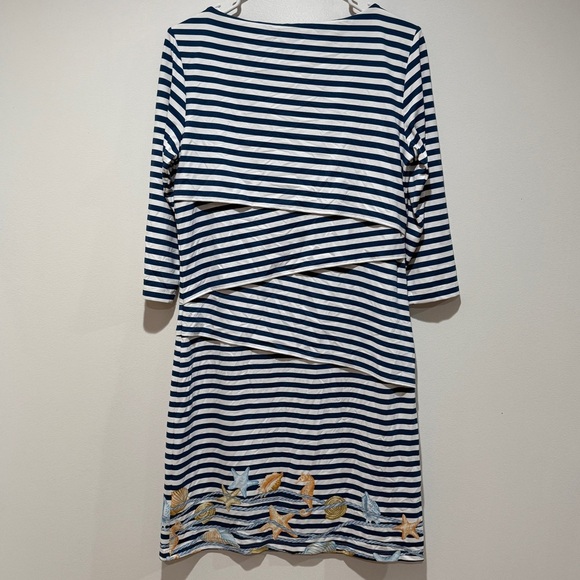 J McLaughlin Catalina Nicola Tiered Dress Medium M Striped Nautical Seashells - Picture 2 of 7